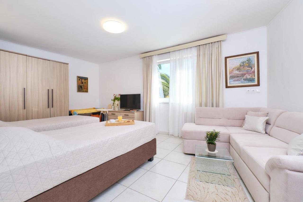 Apartments Antares มาลีโลชินจ์ ภายนอก รูปภาพ